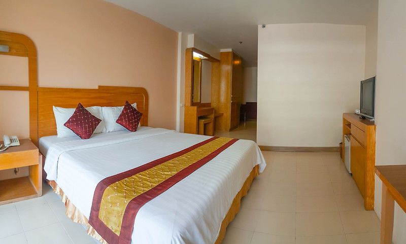 Eastiny Plaza โรงแรม 3*