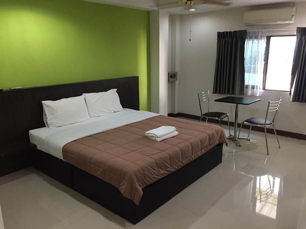 บ้านพัก Shanghai Monna Bar Pattaya