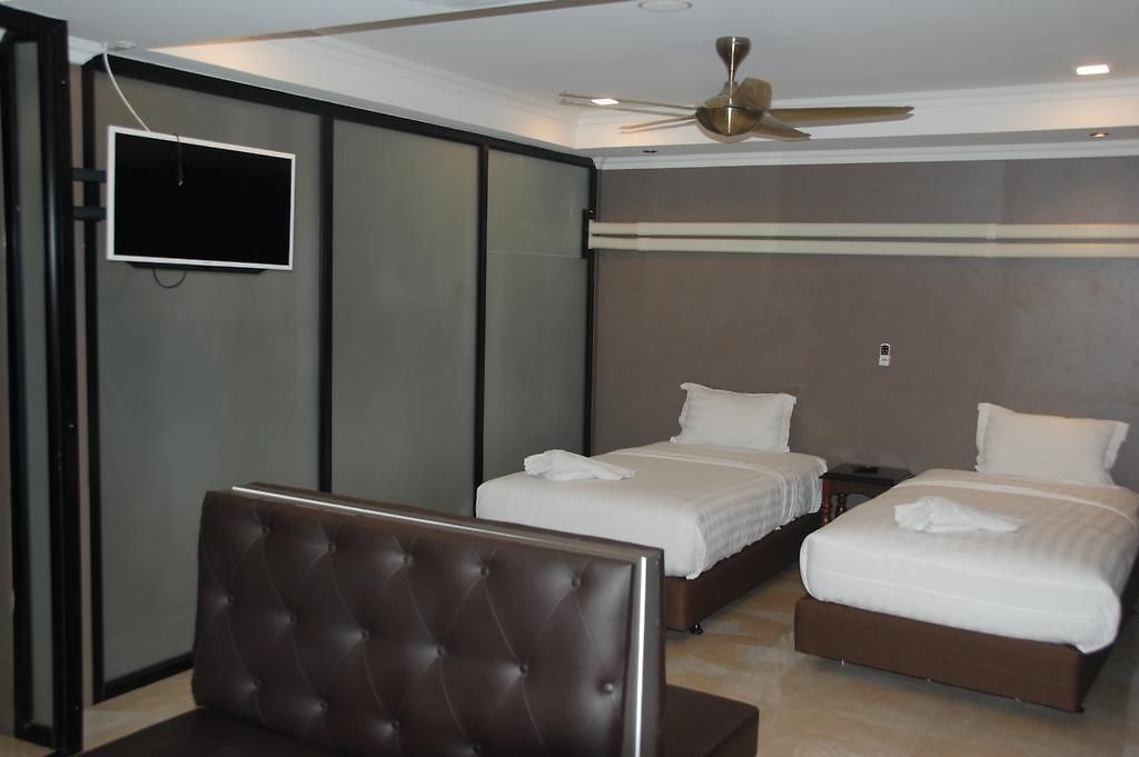 โรงแรม Land Royal 4*