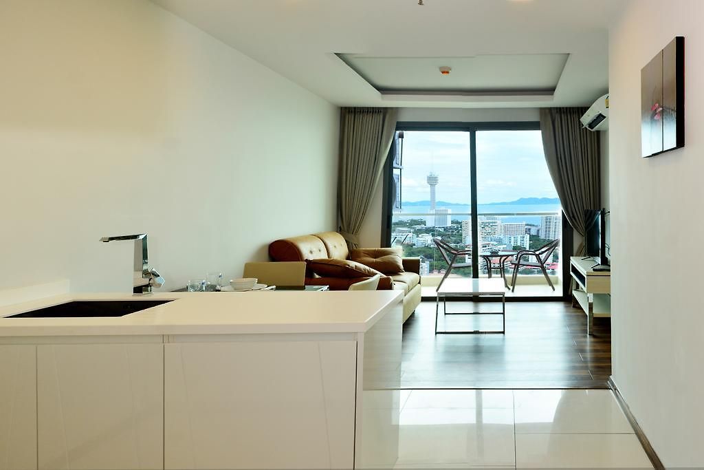 Peak Towers อพาร์ทเม้น *