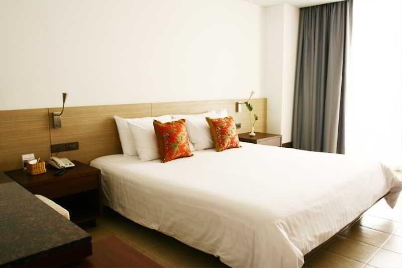 บาบูน่าบีชฟรอนท์ลิฟวิ่ง โรงแรม Pattaya