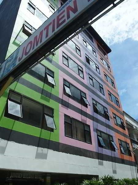 Jomtien Holiday โรงแรม 3*