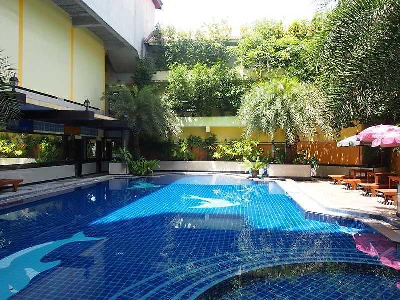 Jomtien Holiday โรงแรม 3*