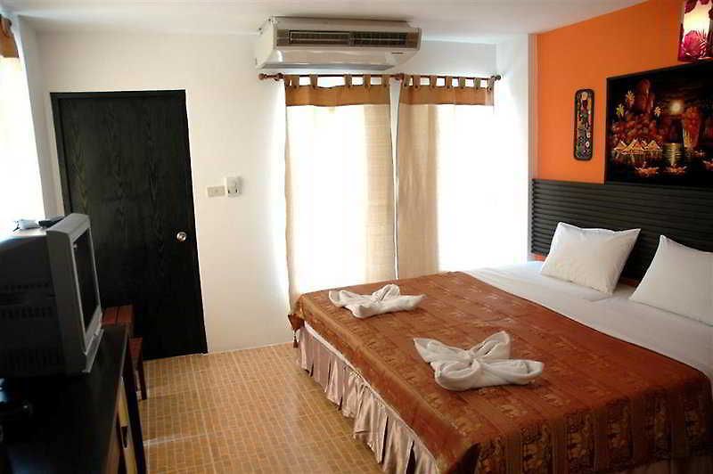 โรงแรม บาบูน่าบีชฟรอนท์ลิฟวิ่ง Pattaya