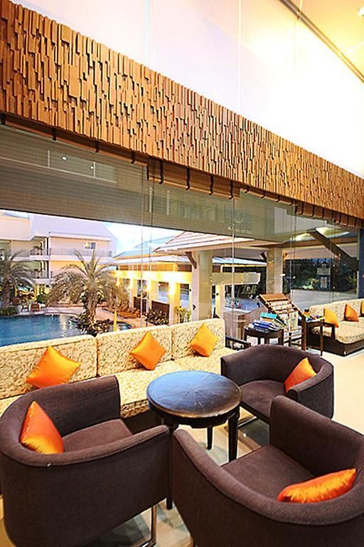 Sea Breeze Jomtien โรงแรม 4*