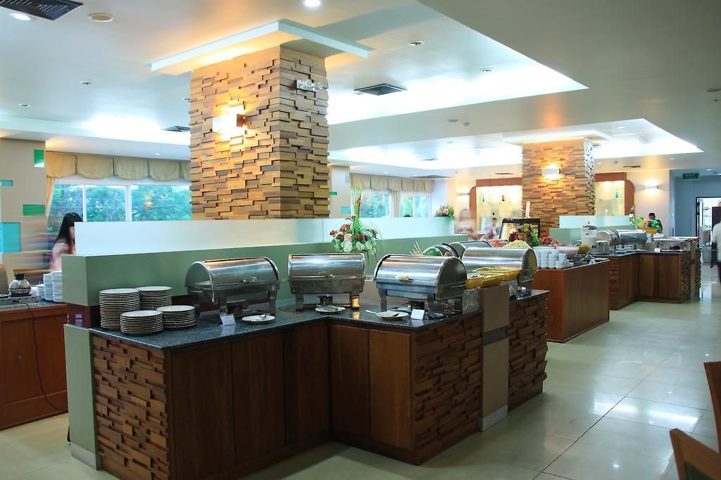 โรงแรม Sea Breeze Jomtien