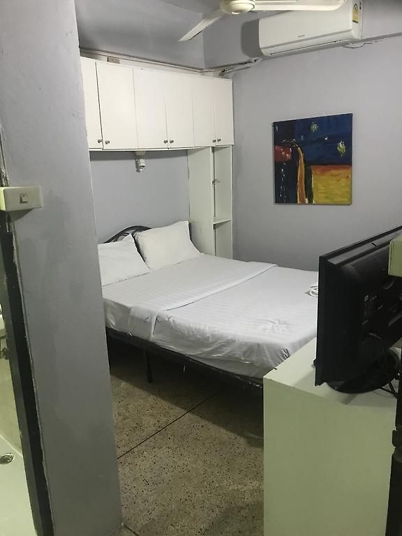 Scandalic Bar And Guest house 2*