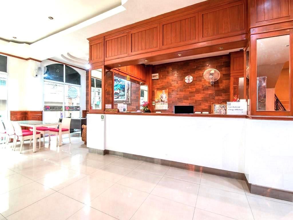 Arya Hotel