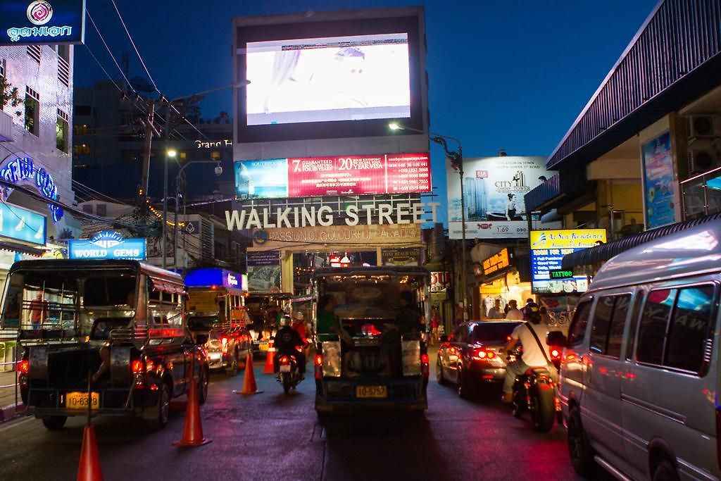 โรงแรมอีสท์ตินี่ โรงแรม 3*
