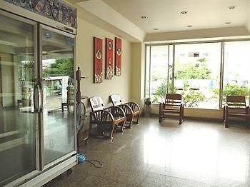 โรงแรม Pj 2*