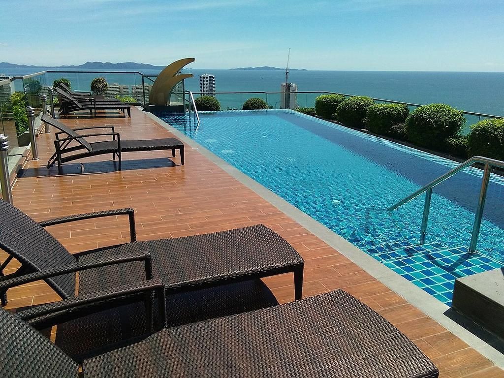 อพาร์ทเม้น Peak Tower In Phatumnak Pattaya
