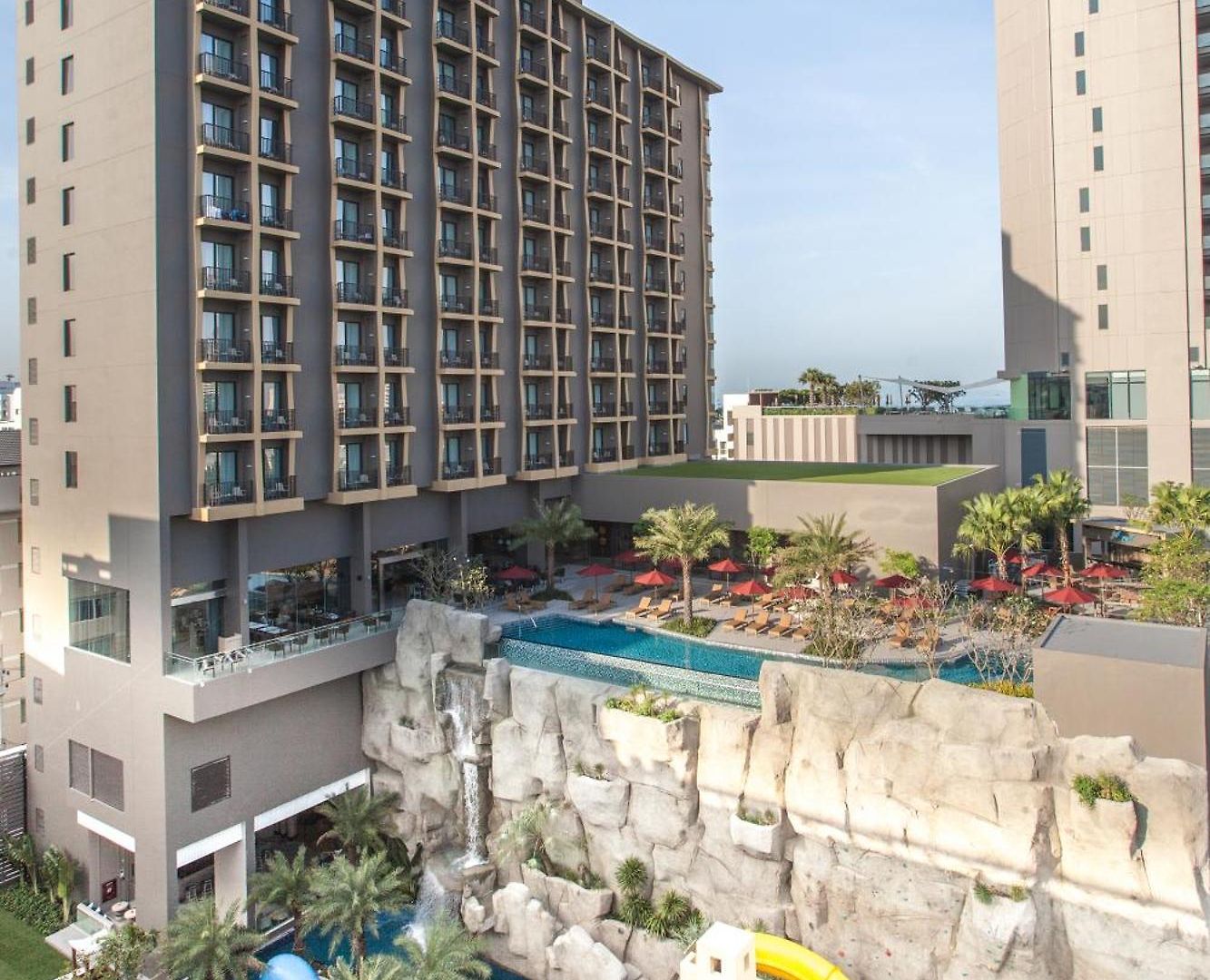 โรงแรม Mercure Ocean 4*