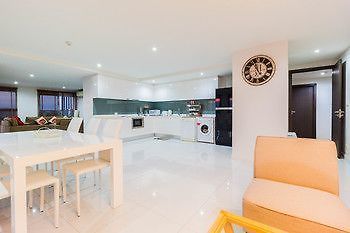 โรงแรม The Place Pratumnak By Sunny 2*