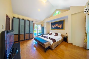 Green Pool Hotel Pattaya