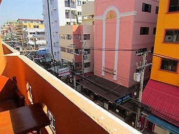 บ้านพัก Robin's Nest & Restaurant