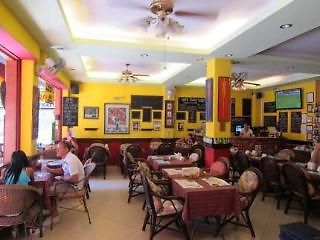 บ้านพัก Robin's Nest & Restaurant