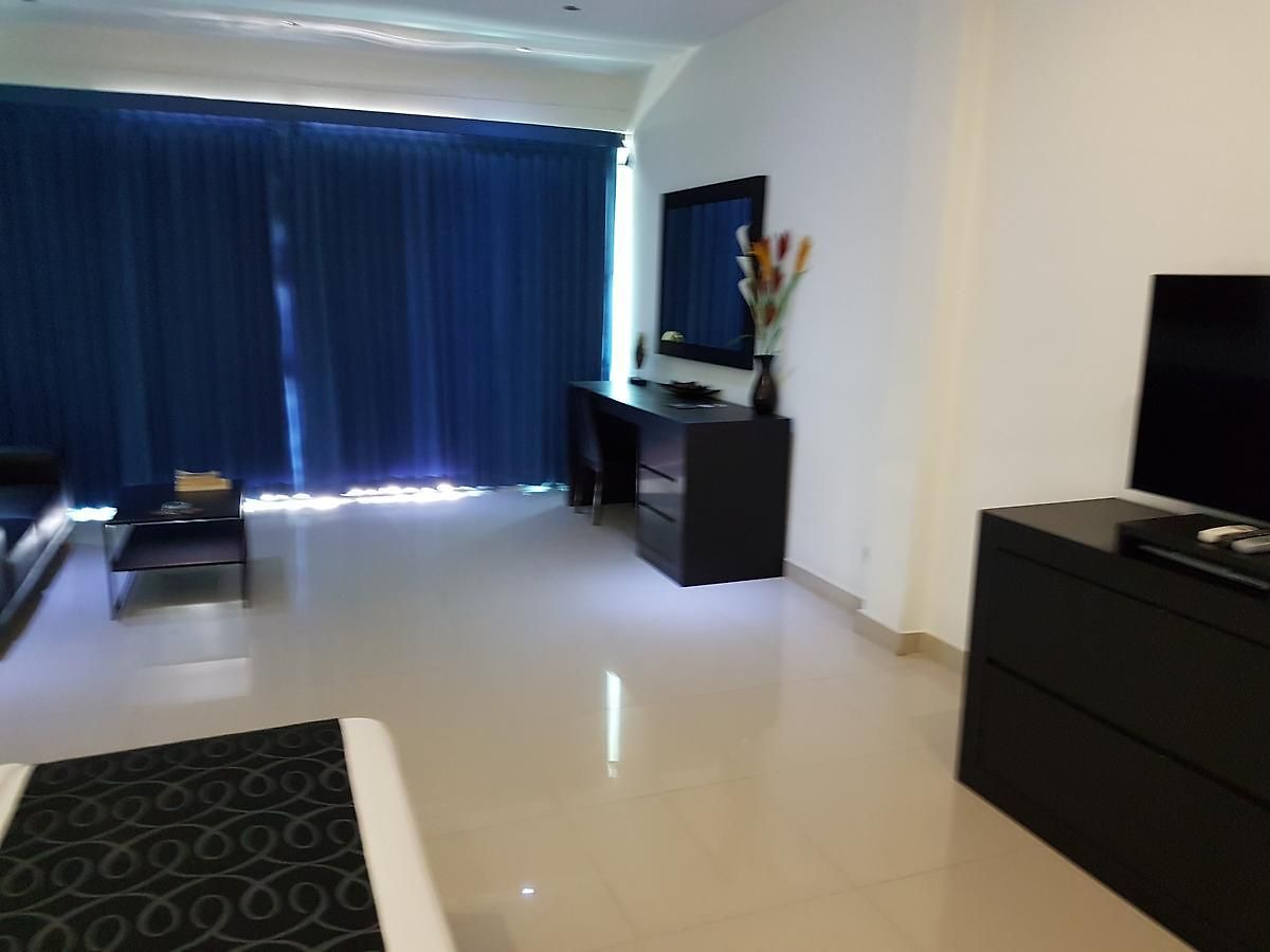โรงแรม East