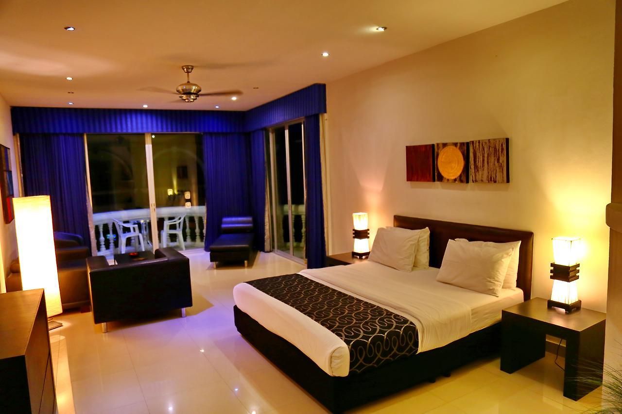 East โรงแรม 3*