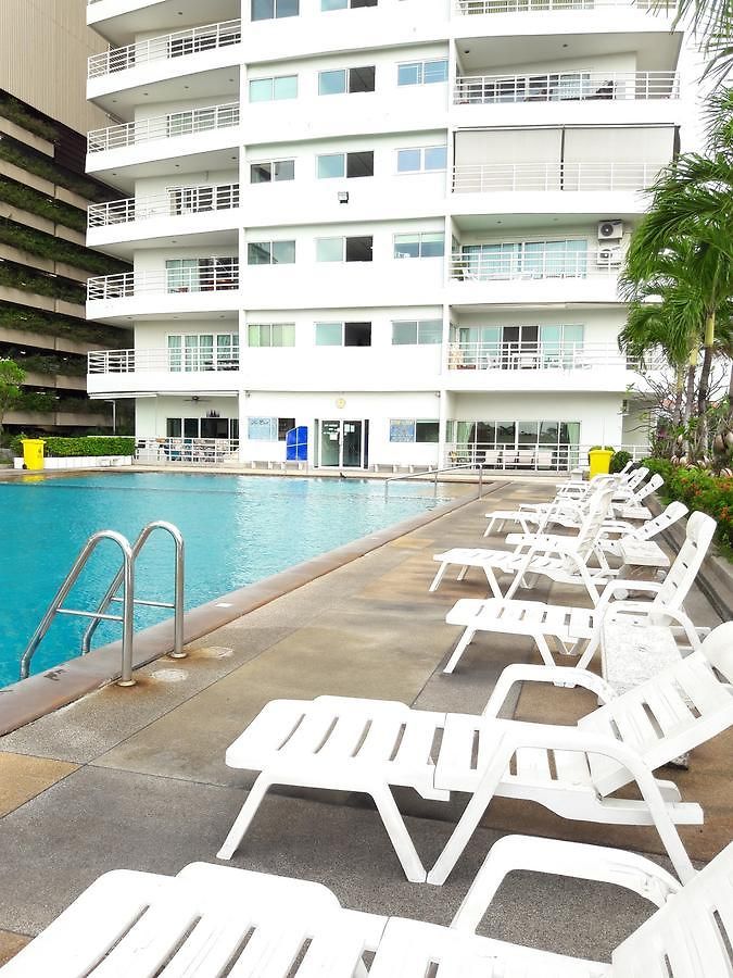 วิวทะเล 6 สวีท อพาร์ตเม้นท์ Pattaya