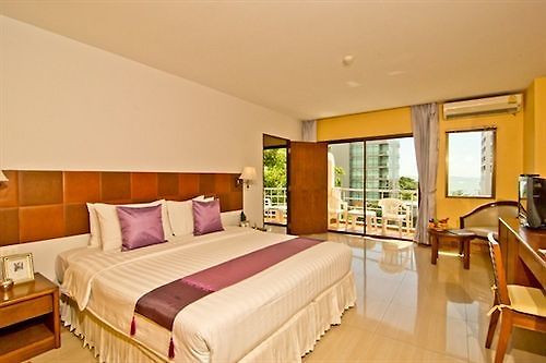 เบส บีช โรงแรม Pattaya