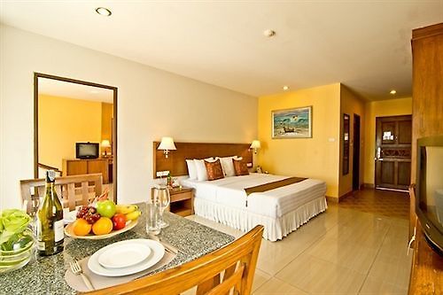 โรงแรม เบส บีช 3*