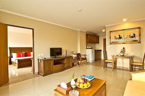 โรงแรม เบส บีช