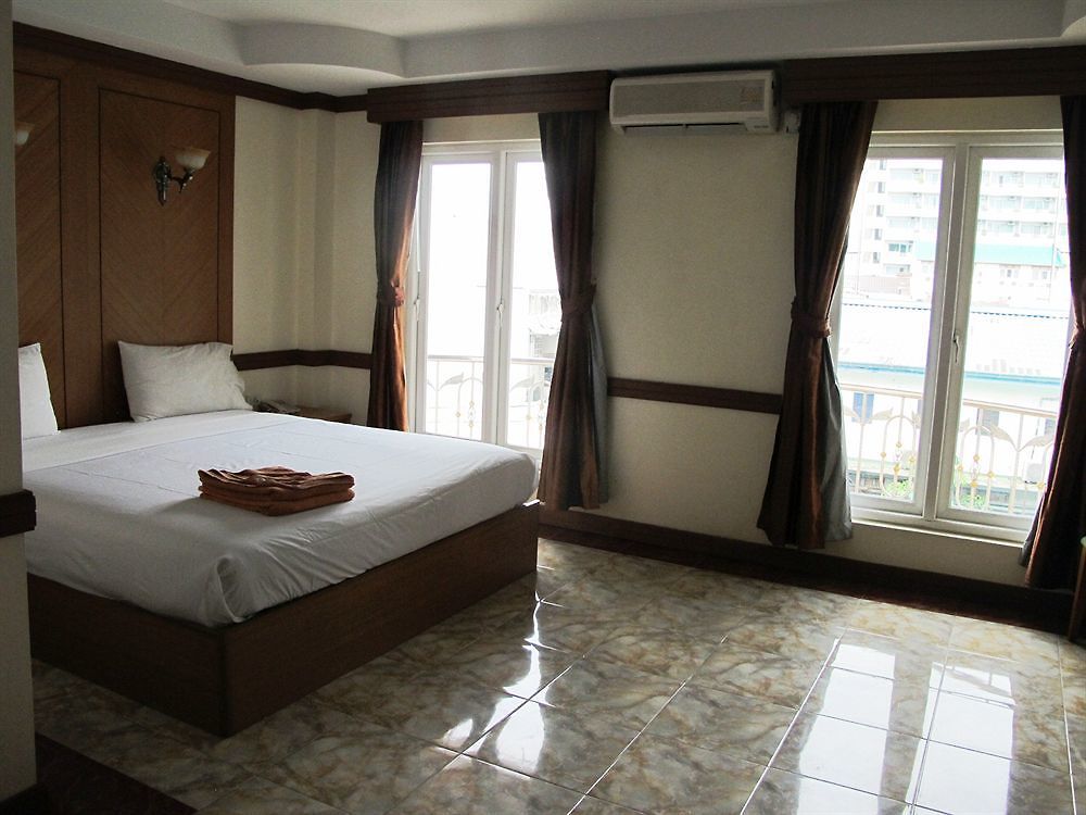 โรงแรม P72 2*