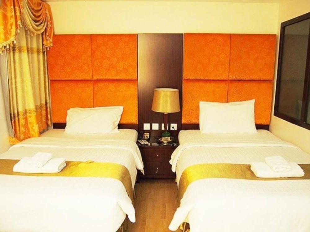 โรงแรม เดอะ พรีวี่ สวีทส์ 2*