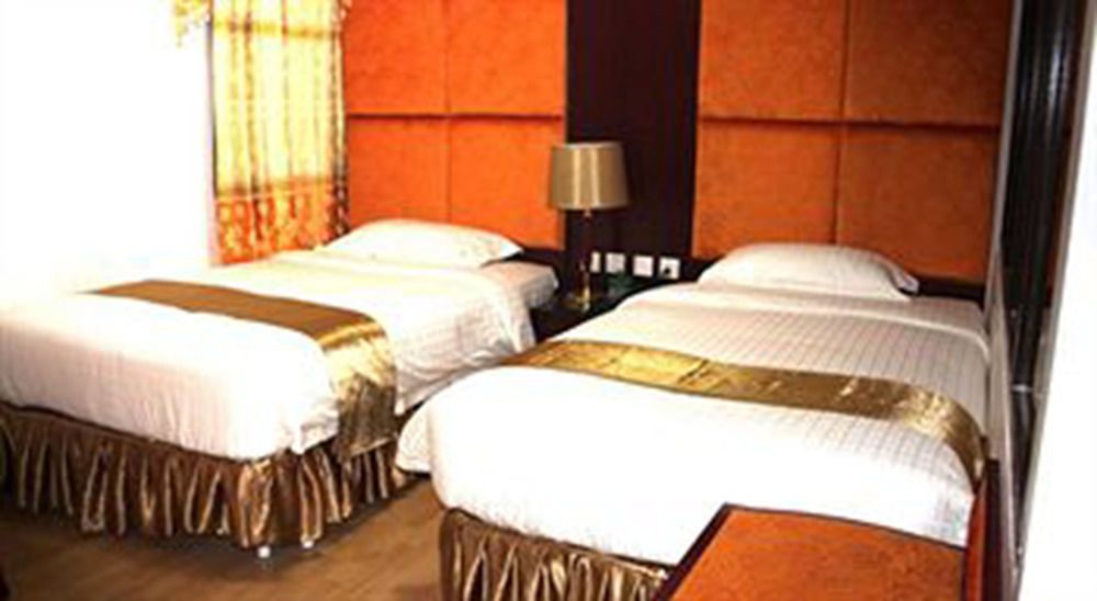 โรงแรม เดอะ พรีวี่ สวีทส์ 2*