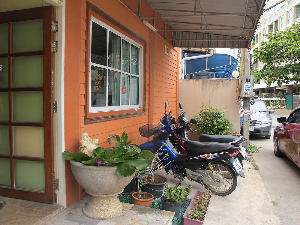 Aura House บ้านพัก 2*