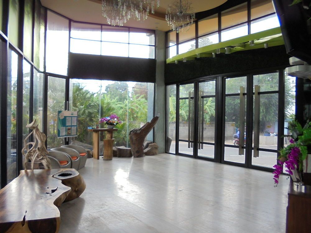 โรงแรม Oyo 143 Dday Resotel