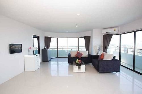 R-con Wongamat โรงแรม