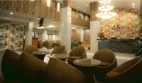โรงแรม Oyo 120 Ja Siam Near Bangkok Hospital 2*