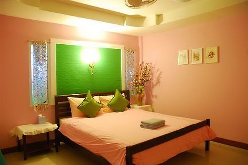 โรงแรม Baan Im Em