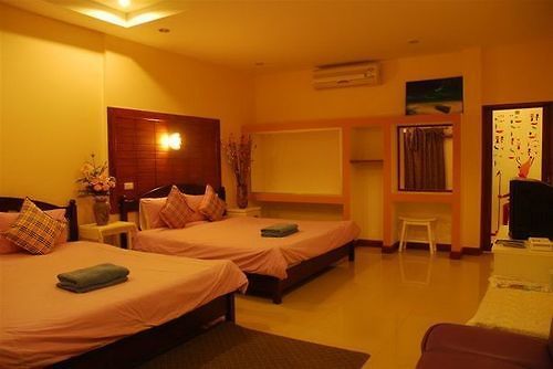 โรงแรม Baan Im Em 2*