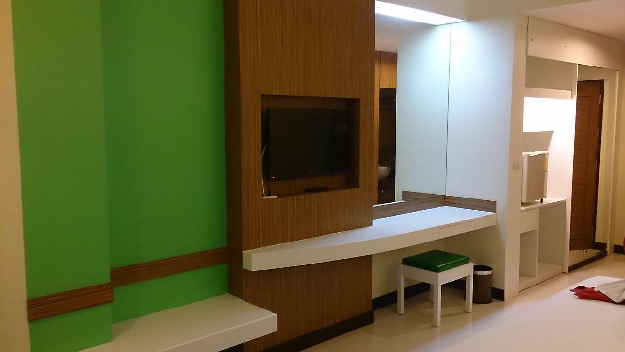 โรงแรมคาเมลอท 4*
