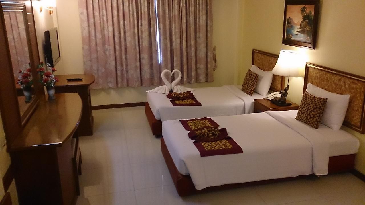 โรงแรมคาเมลอท โรงแรม Pattaya