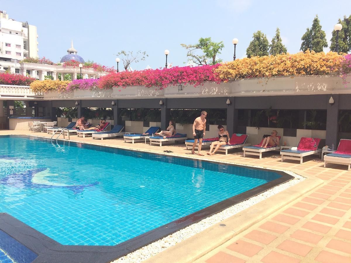 โรงแรม โรงแรมซีซาร์ พาเลซ 4*