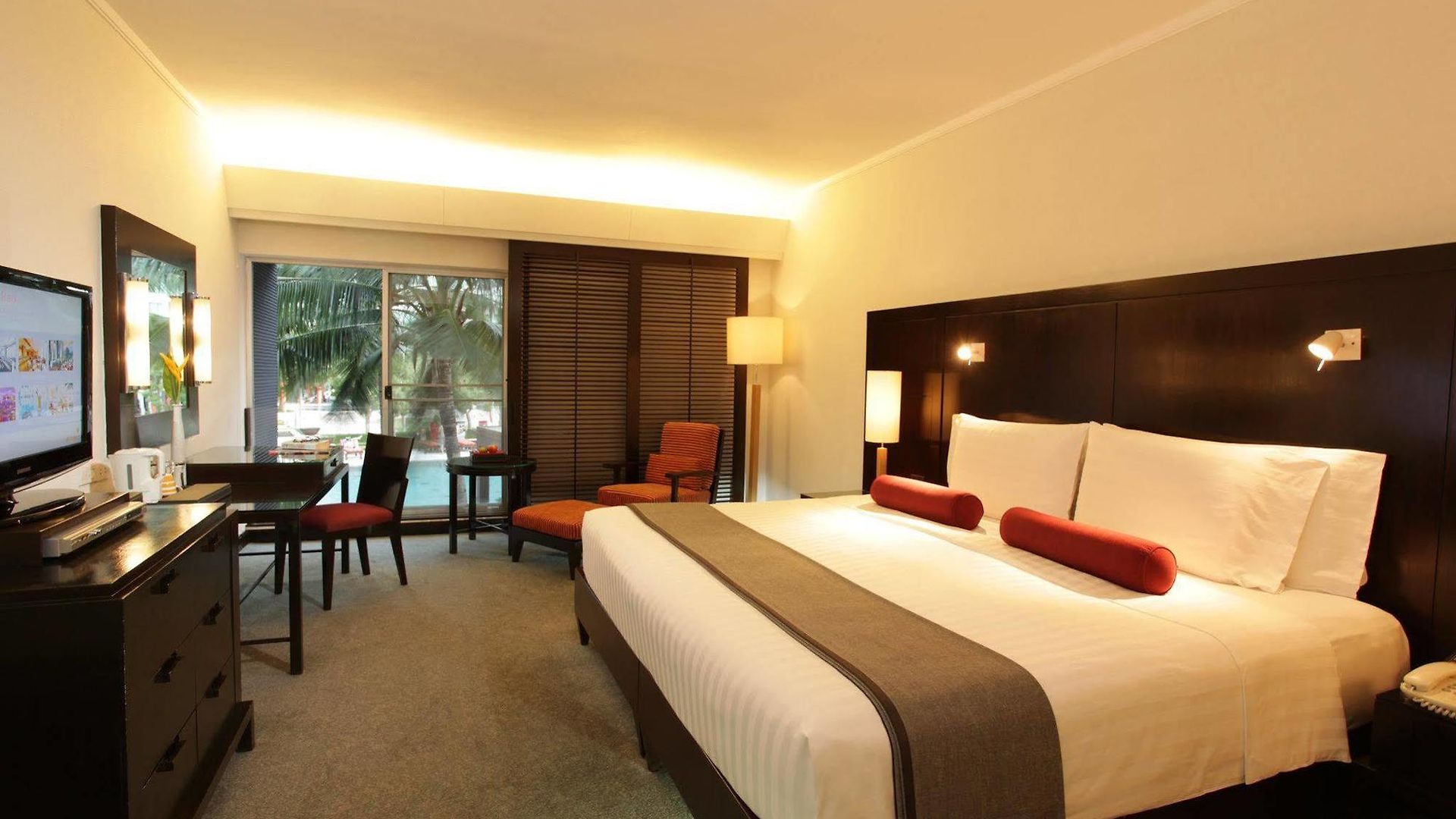 โรงแรม Amari Garden 4*