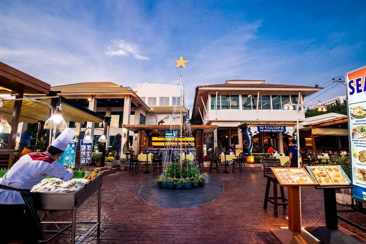 Sea Breeze Jomtien โรงแรม 4*