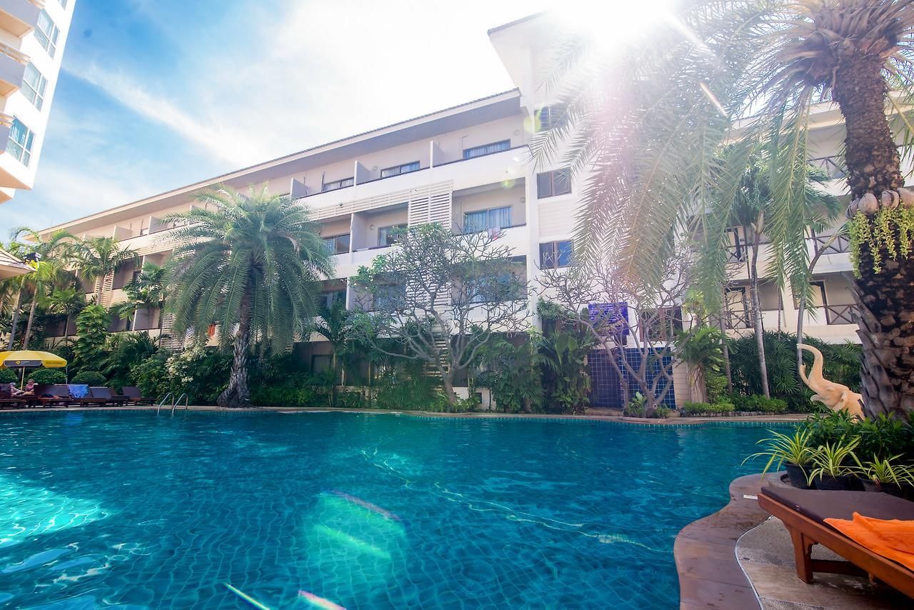 Sea Breeze Jomtien โรงแรม
