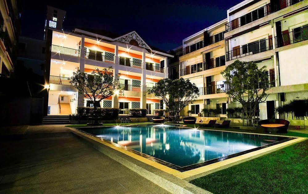 โรงแรม Fx