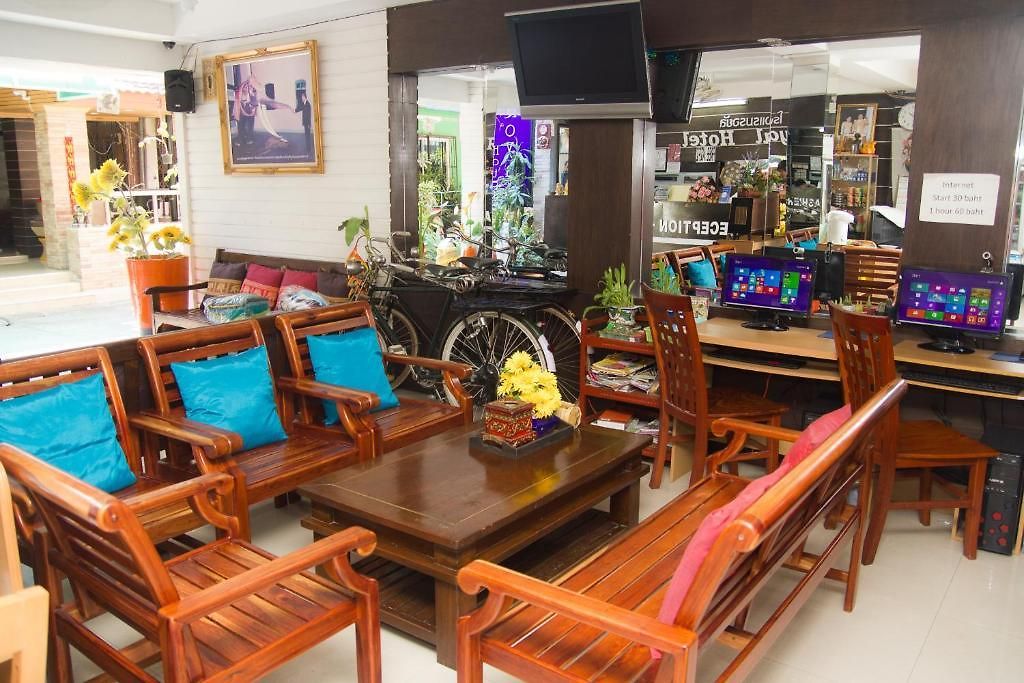 Royal B.j โรงแรม
