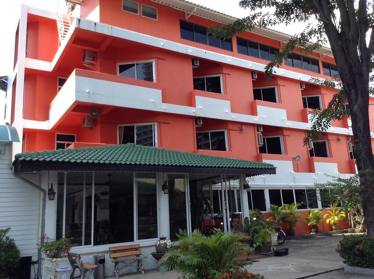 Jomtien Cozy โรงแรม 3*