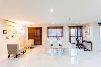 โรงแรม The Place Pratumnak By Sunny 2*