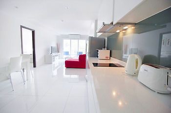 โรงแรม The Place Pratumnak By Sunny 2*