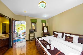 Green Pool Hotel 3*