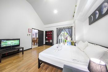 Green Pool Hotel