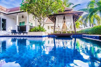 Green Pool Hotel 3*