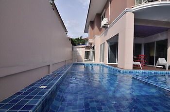 Arm Casa Pool Hotel